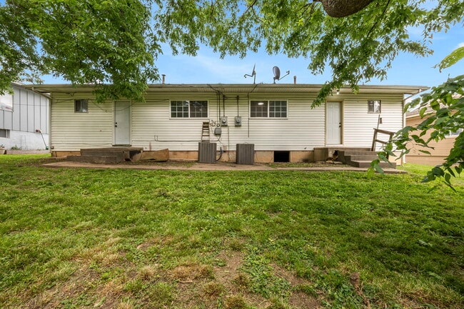 Building Photo - 514 Maier Dr