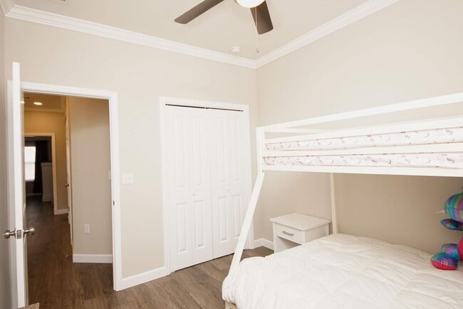 Building Photo - Great Location in Fort Walton Beach Near Bases and Hospital.