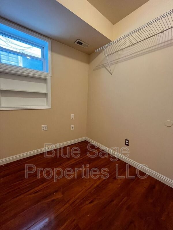 Building Photo - 17 S Church Ln