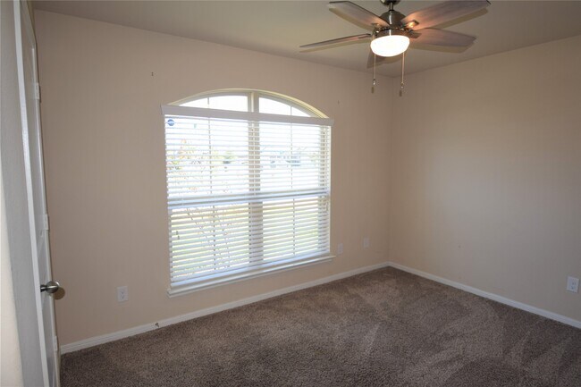 Building Photo - 3042 Village Creek Dr