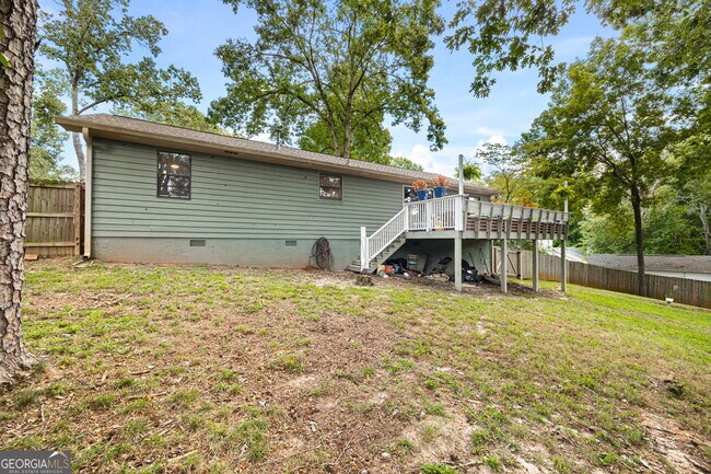 Building Photo - 2076 Lake Ridge Terrace