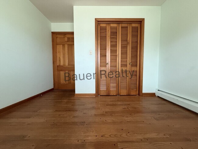 Building Photo - Four Bedroom, New London Schools