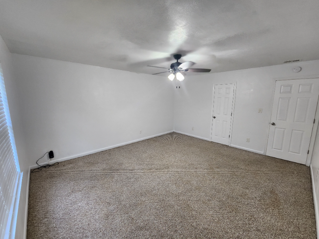 Building Photo - 300 Hurdle Dr