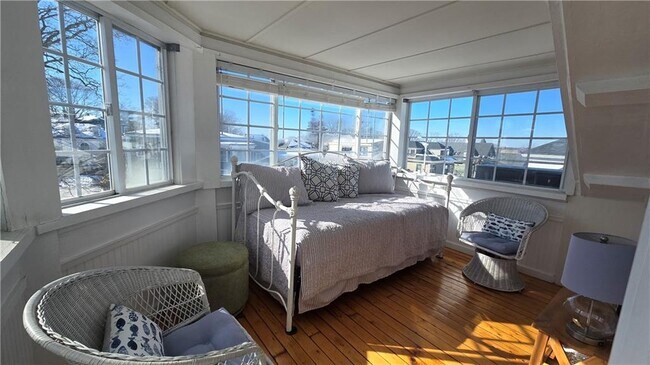 Building Photo - 42 Kay St