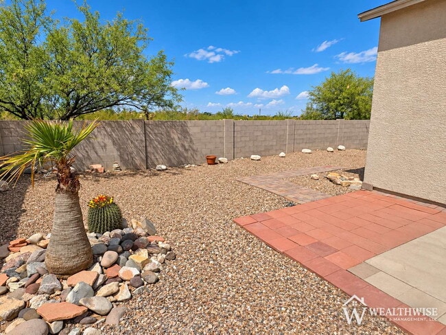 Building Photo - Now Available! Spacious 4 Bedroom Home with Den in Rita Ranch