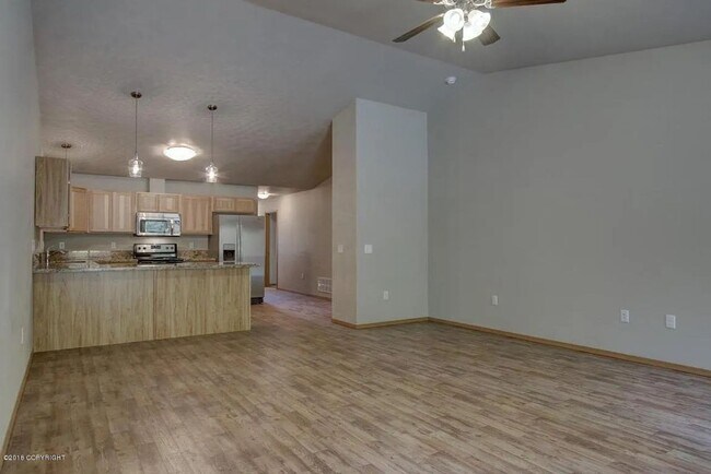 Building Photo - 1121 E Dellwood St