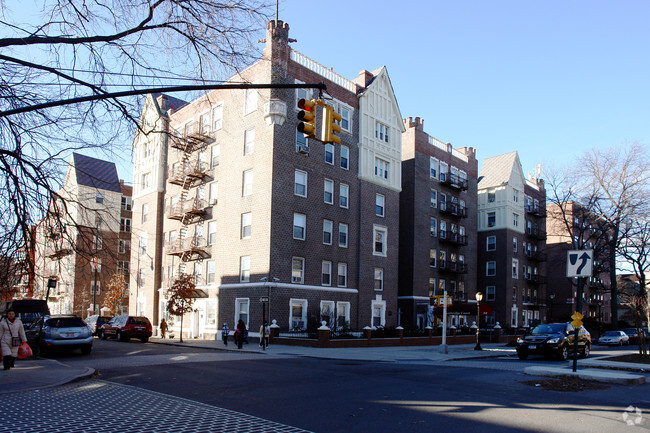 Building Photo - 3640 Bowne St