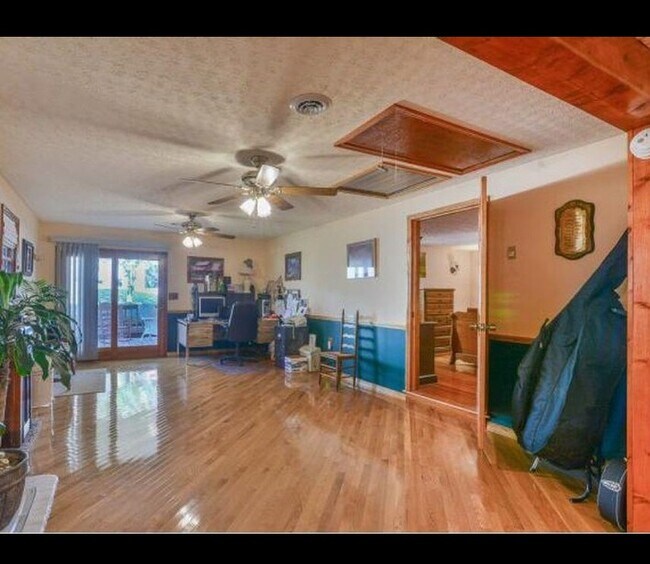 Building Photo - 492 Olinger Dr