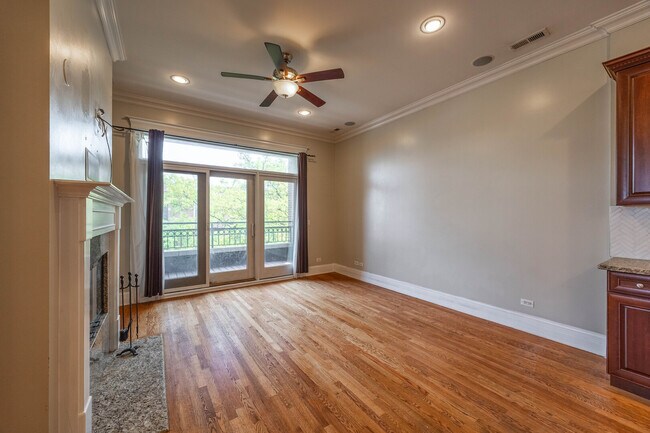 Building Photo - 2358 N Damen Ave
