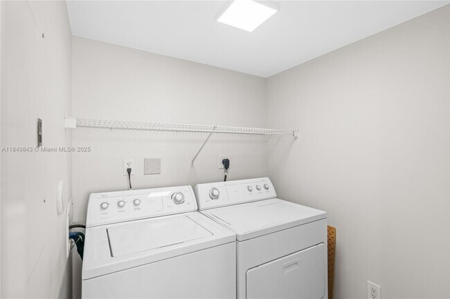 Building Photo - 16500 Collins Ave