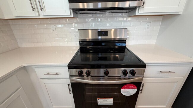 Building Photo - 2173 N Renn Ave