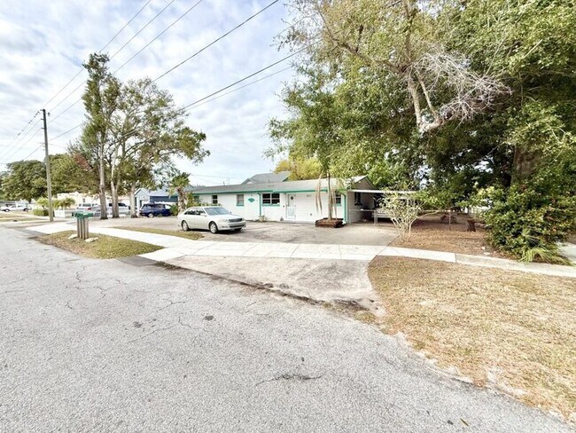 Building Photo - 2611 41st Ave N