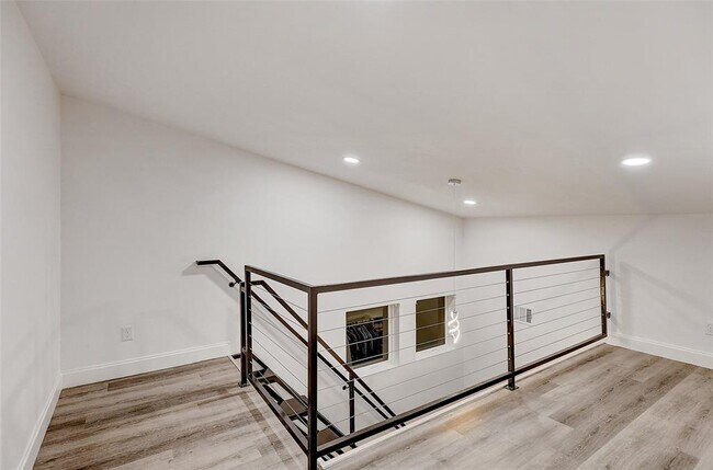 Building Photo - 5006 Golden Forest Dr