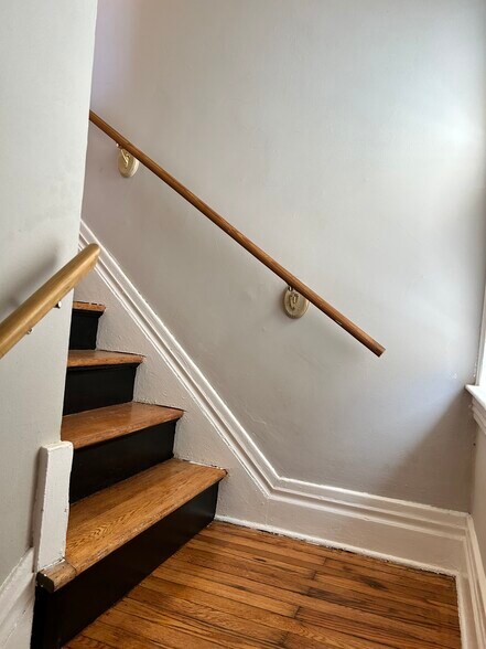 Building Photo - 16 Goebel Place