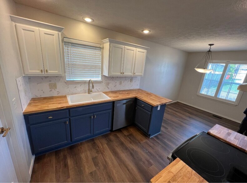 Building Photo - 3371 W Erie St