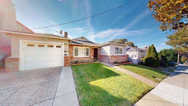 Building Photo - Modern Comfort Meets Everyday Convenience ...