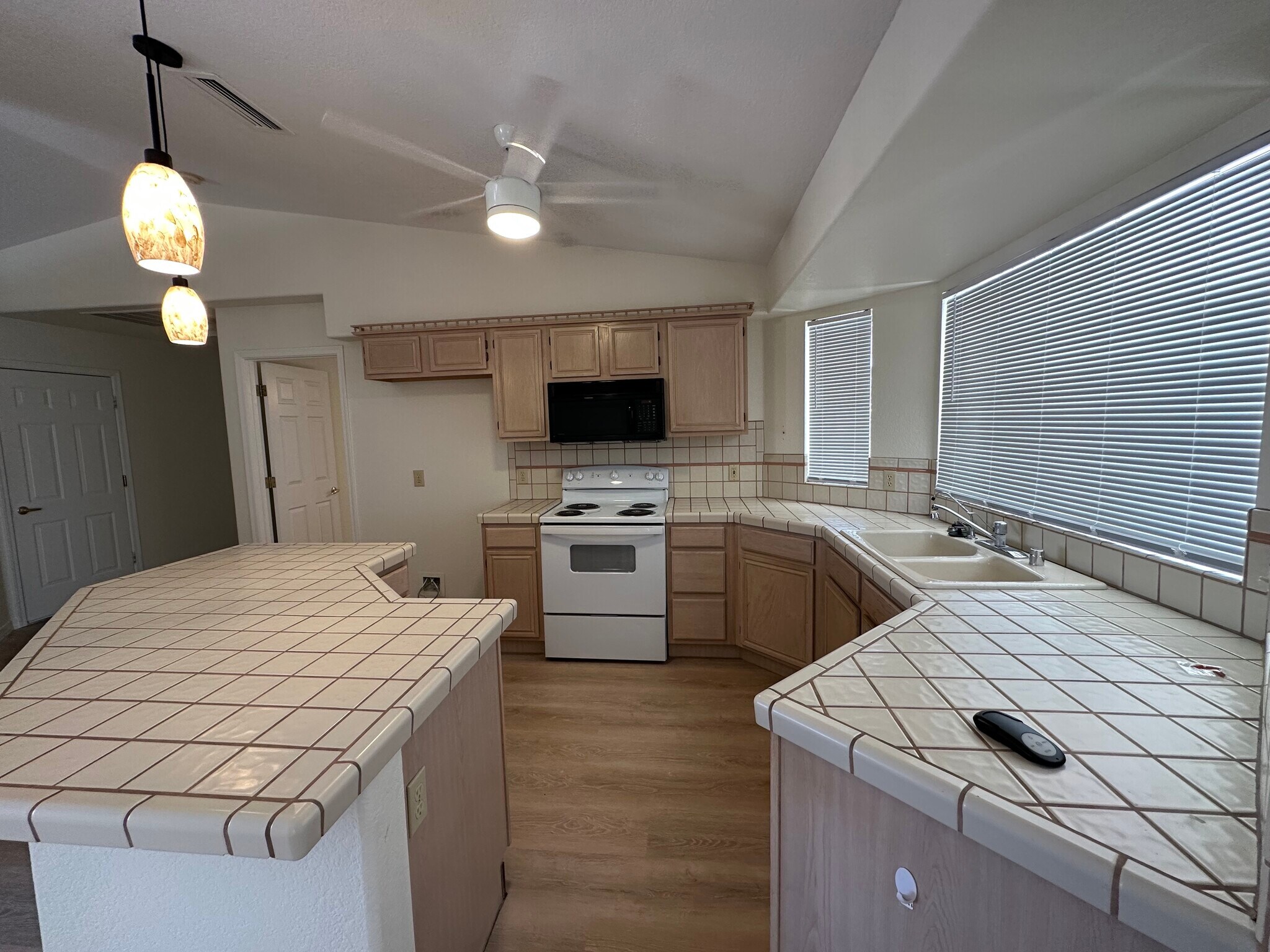 Building Photo - 3036 Ranchero Dr