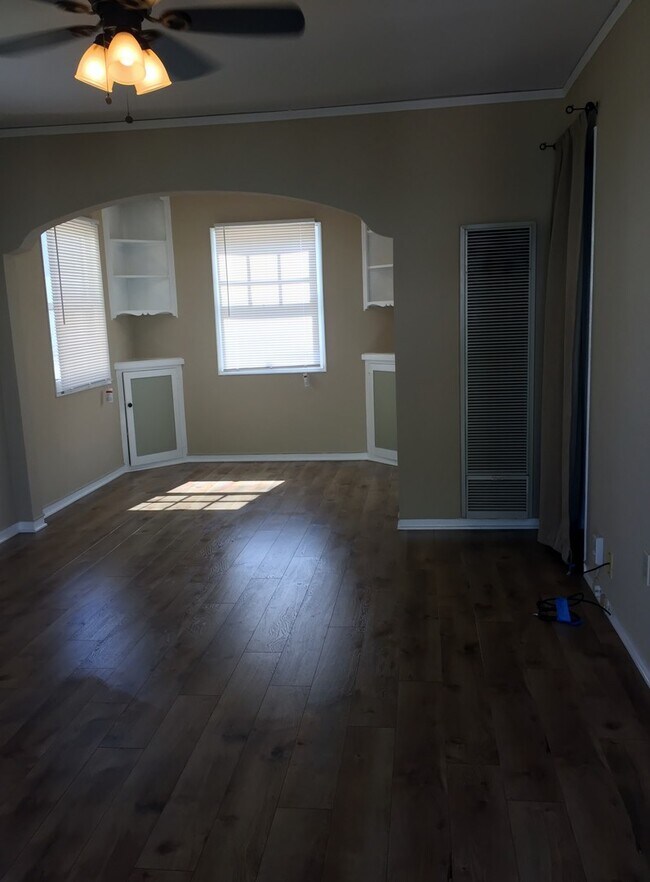 Building Photo - Beautiful cottage-like home. CONVENIENT TO UCSD MEDICAL!!!