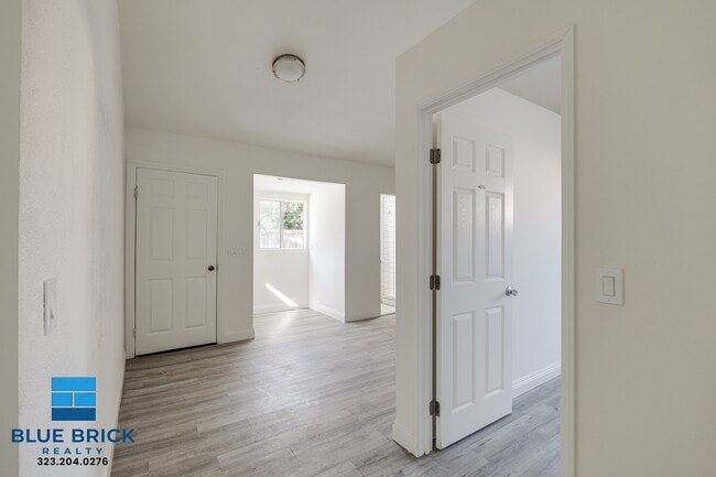 Building Photo - 14025 Victory Blvd