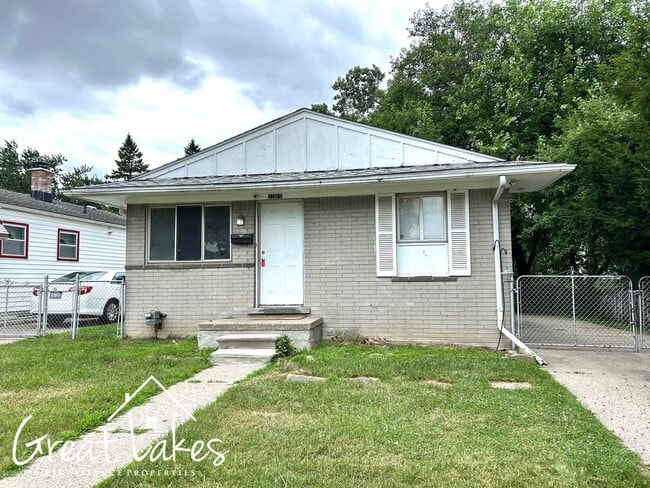 Primary Photo - Charming 3 Bedroom 1 Bathroom now availabl...