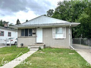 Building Photo - Charming 3 Bedroom 1 Bathroom now availabl...