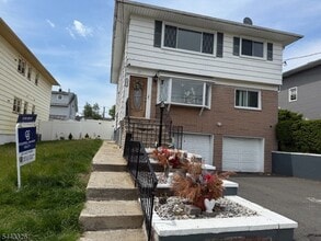 Building Photo - 17 Daka Ct