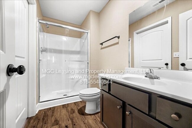 Building Photo - Fall in love at Foxridge Townhomes, Raymor...
