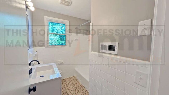Building Photo - 27 Binks Dr