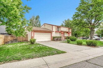 Building Photo - $2,495 - 3 Bed, 2 Bath Home in Aurora with...