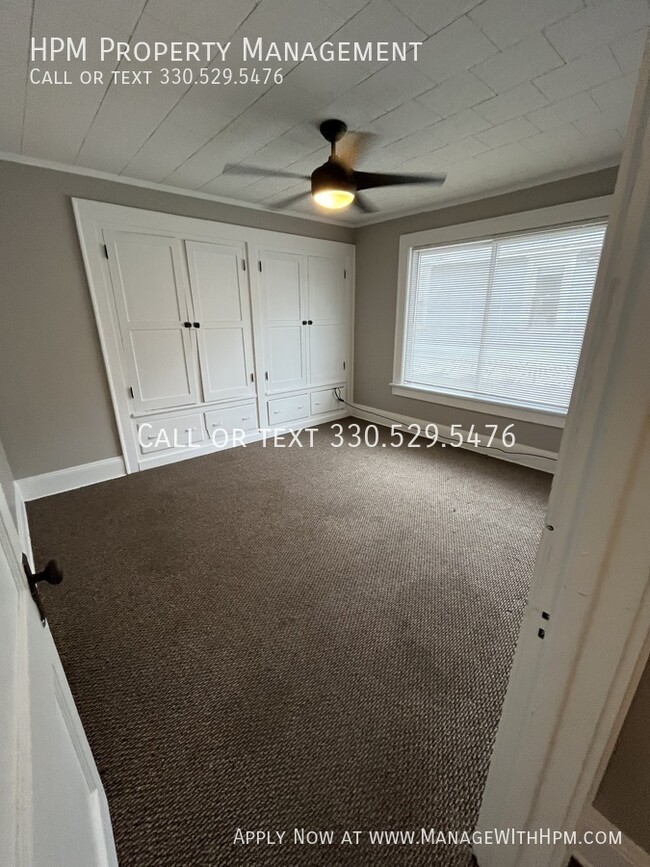 Building Photo - Spacious 2 Bedroom.