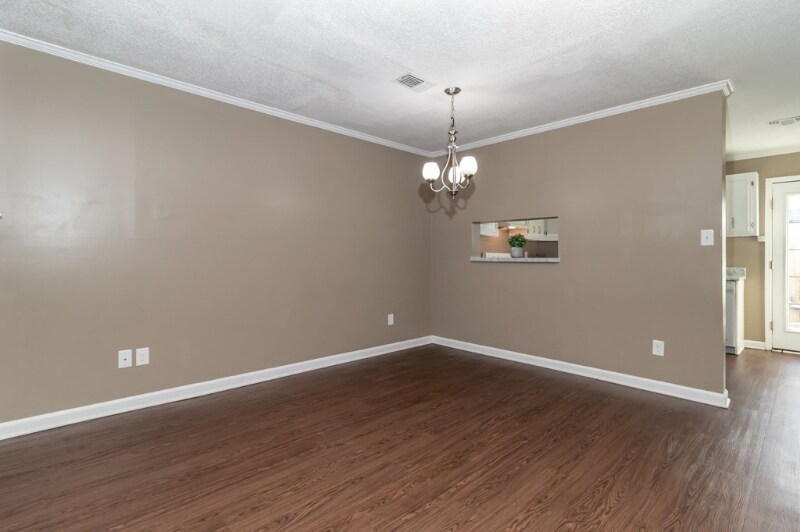 Building Photo - 2018 Briar Ct