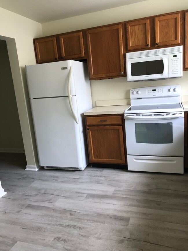 Building Photo - 1111 Cambridge Ct