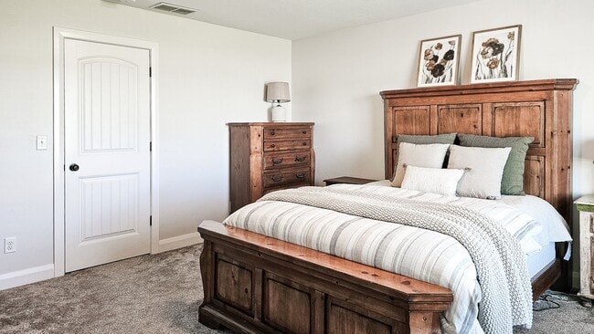 Building Photo - Summerfield Townhome