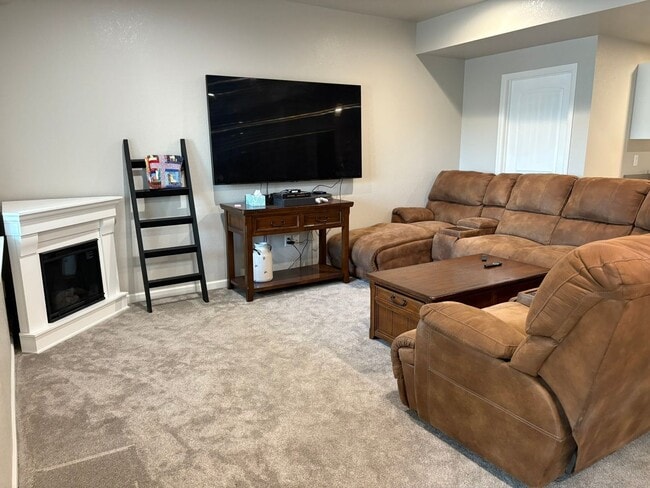Building Photo - Spacious 4BR House in Fort Lupton