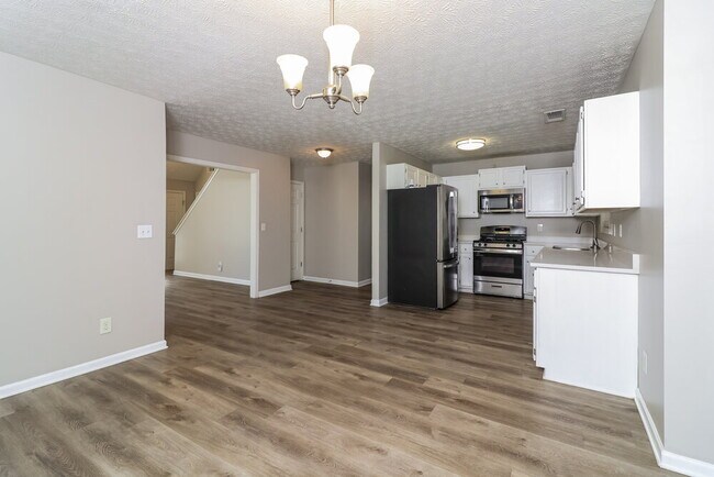 Building Photo - 252 Hillcrest Ridge