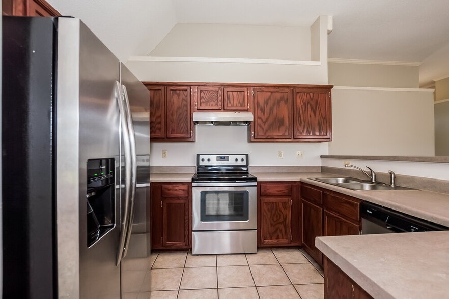 Building Photo - 6254 Ravenwood Park Dr N