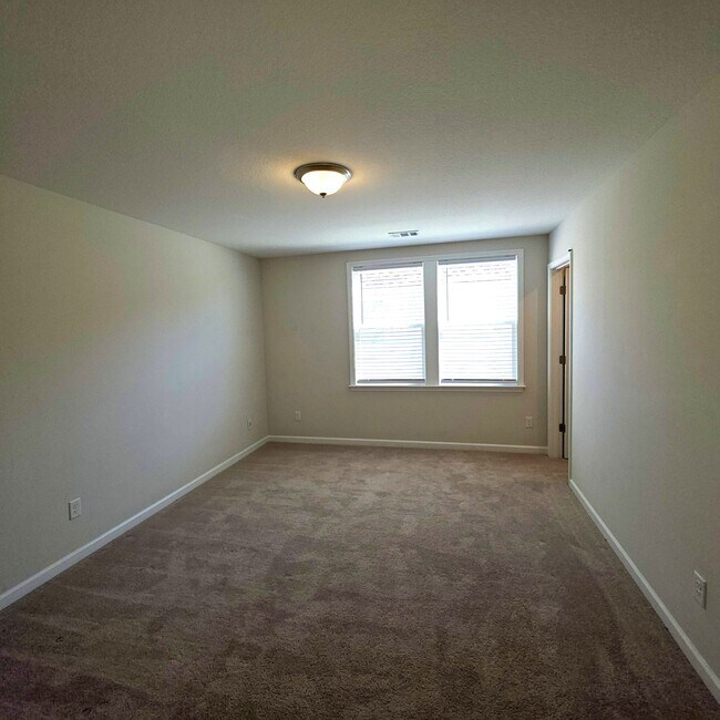 Building Photo - 8824 Sullivans Dr