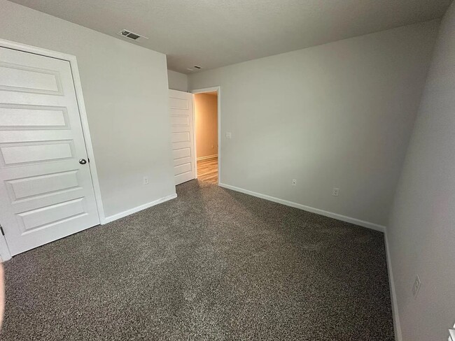 Building Photo - 5240 Peach Dr