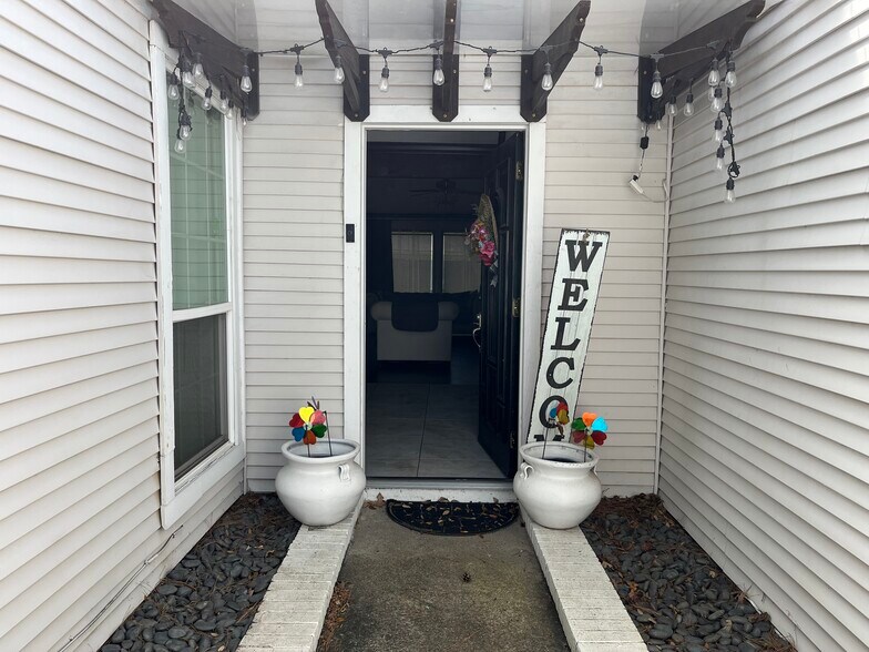 Building Photo - 3503 Canterbury Dr