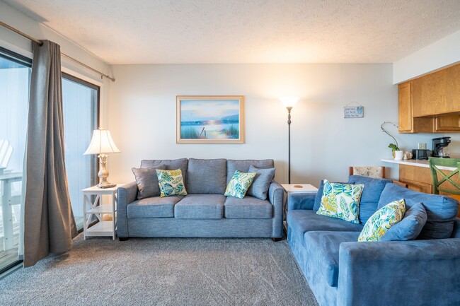 Building Photo - COZY AND QUAINT FURNISHED OFF-SEASON WINTER GETAWAY