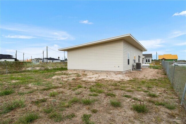 Building Photo - 321 Merida Dr