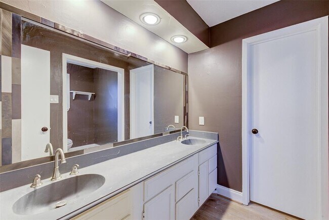 Building Photo - 1710 Bodart Ct