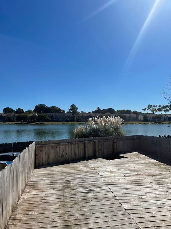 Building Photo - KEMPSVILLE LAKEFRONT TOWNHOUSE FOR RENT!