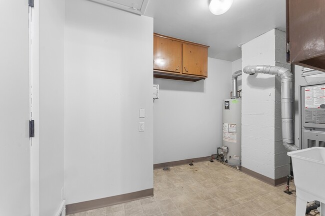 Building Photo - 22611 Hillock Ave