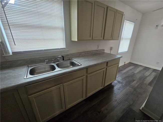 Building Photo - 206 S 7th St