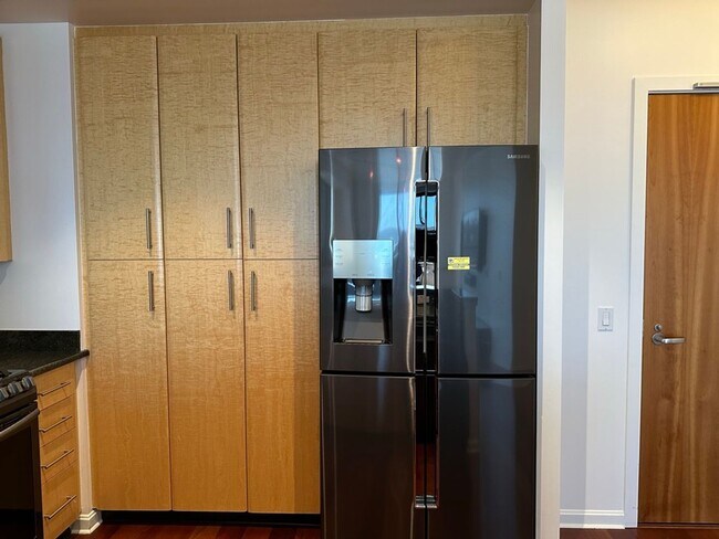 Building Photo - Epic REA: Fabulous 2 BR/2 BA South Beach C...