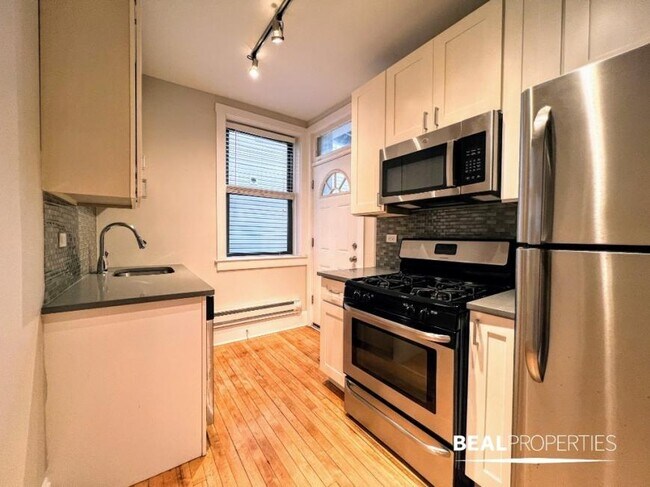 Building Photo - 2 bedroom in CHICAGO IL 60647