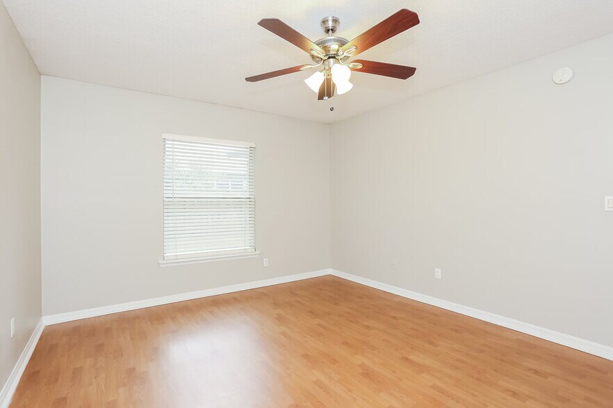 Building Photo - 12860 Ellis Island Dr