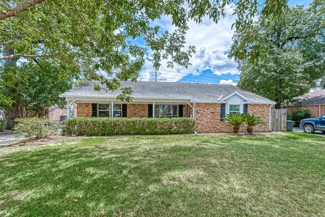 Building Photo - 918 Wycliffe Dr