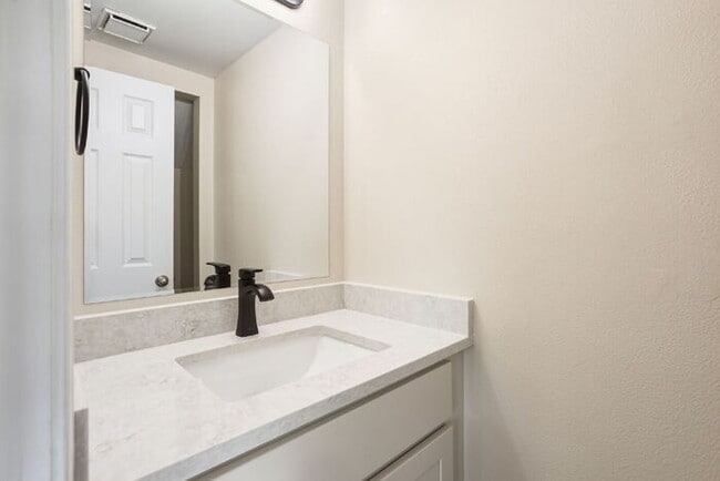 Building Photo - Move In Now – January Free + $500 Off February